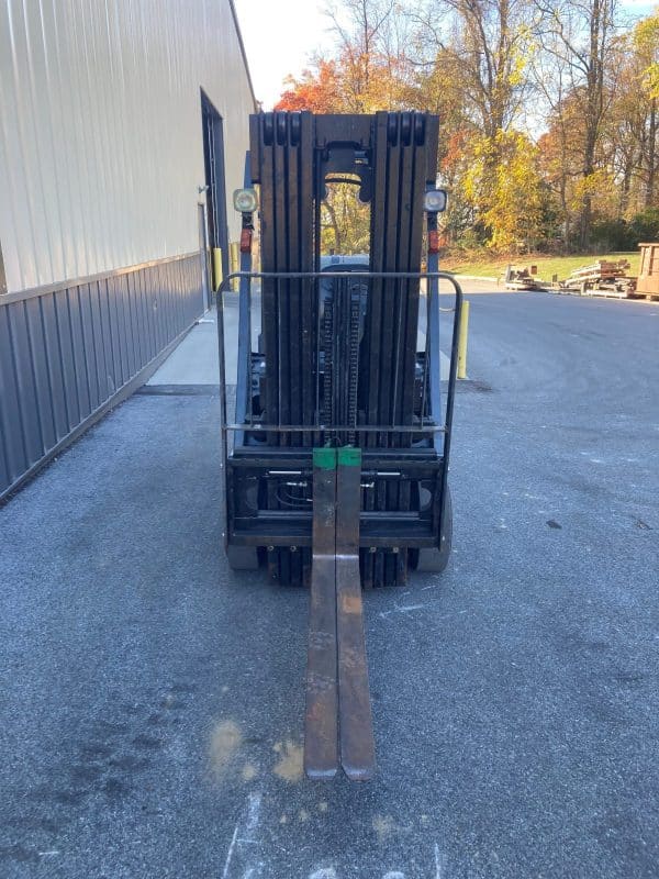 2006 Nissan CF50LP 5000 lb Capacity Cushion Tire Forklift w/ Quad Mast - Image 3