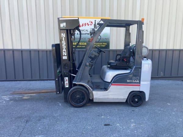 2006 Nissan CF50LP 5000 lb Capacity Cushion Tire Forklift w/ Quad Mast
