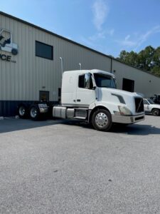 2013 Volvo 4V4NC9EJ9DN143240 Left